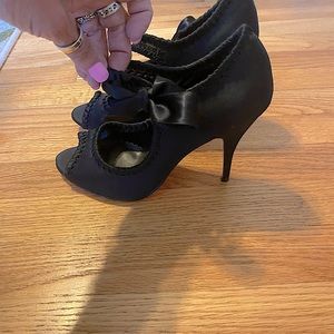 Betsy Johnson beautiful black satin with a bow heels